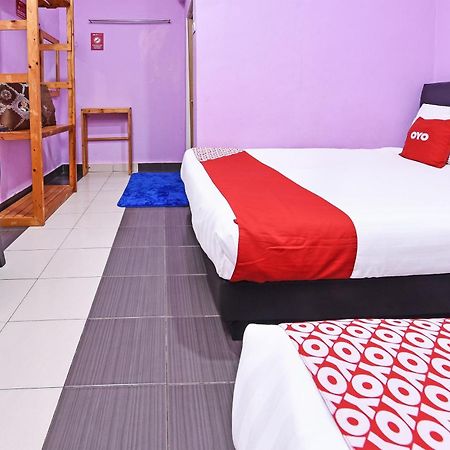 Oyo 90561 Awan Biru Motel Пантай-Ченанг Екстер'єр фото