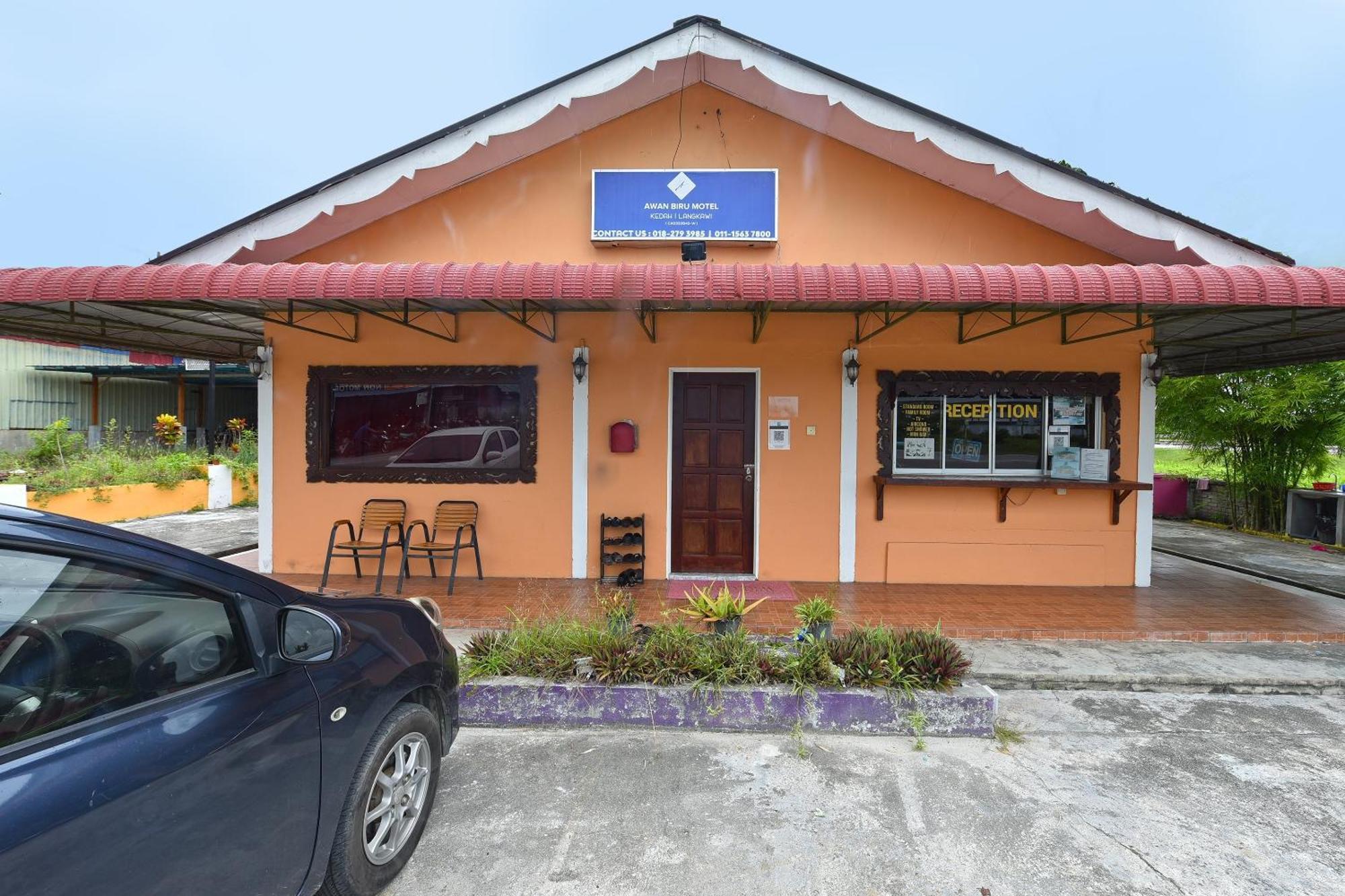 Oyo 90561 Awan Biru Motel Пантай-Ченанг Екстер'єр фото