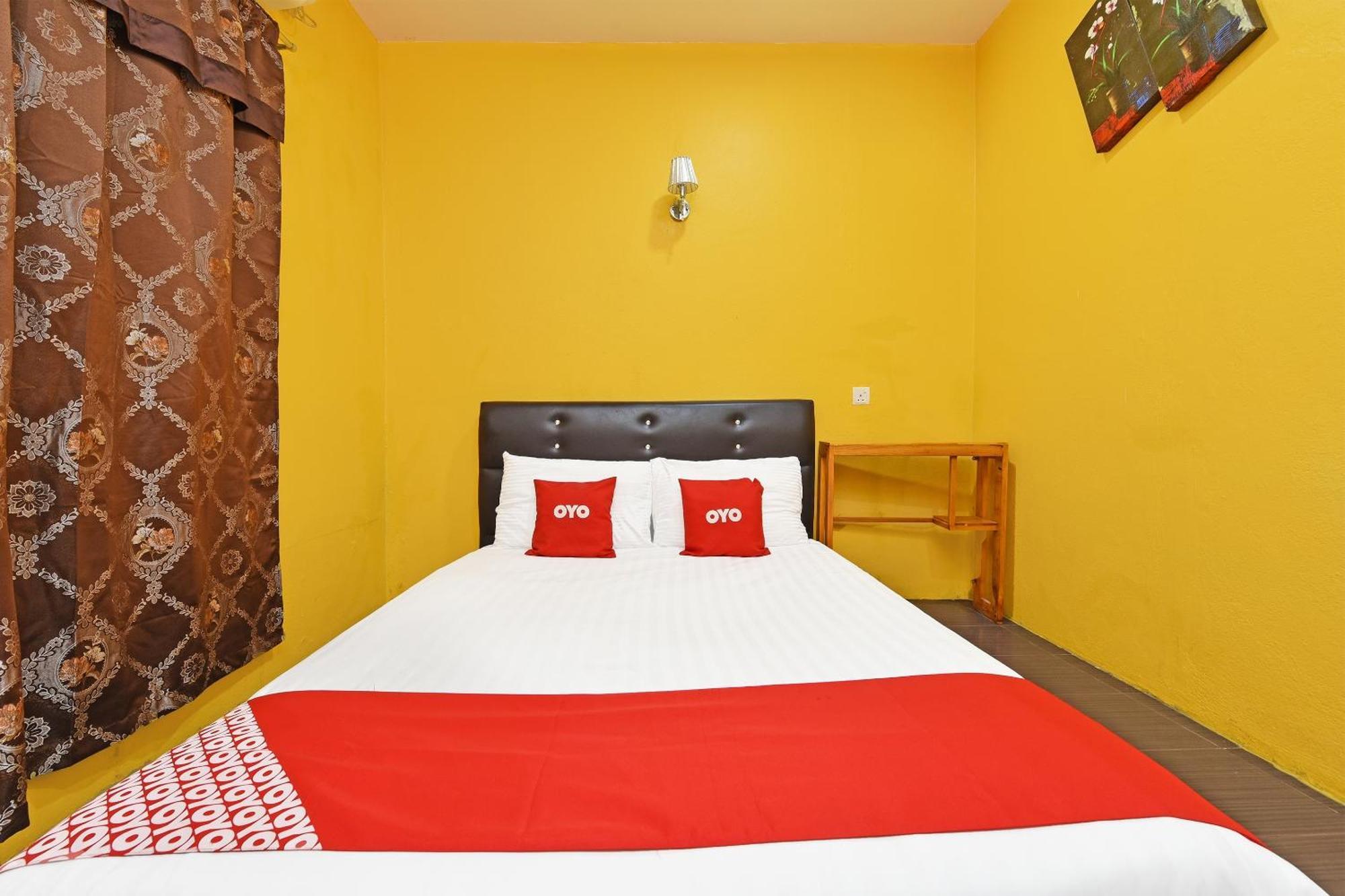 Oyo 90561 Awan Biru Motel Пантай-Ченанг Екстер'єр фото