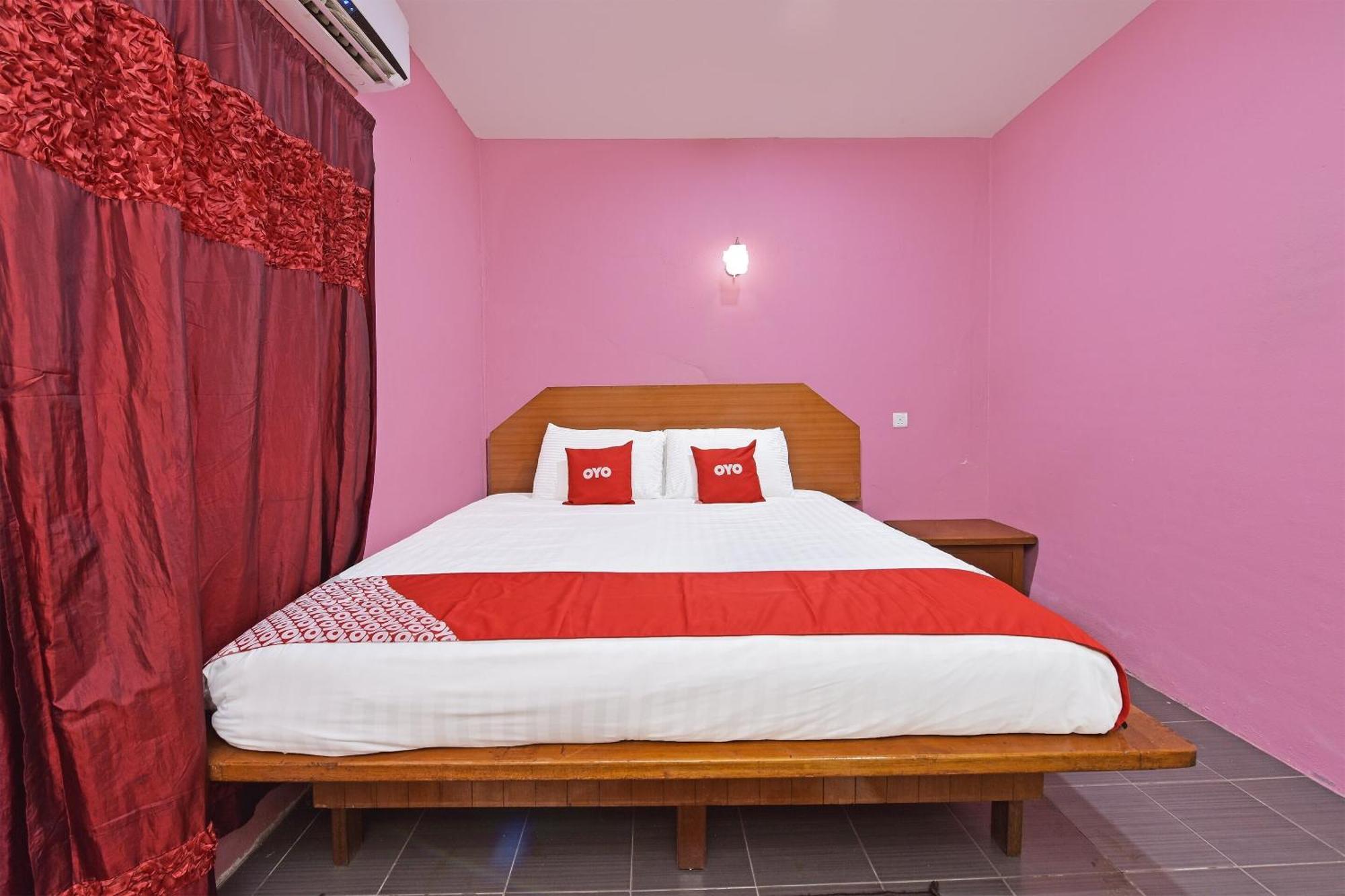 Oyo 90561 Awan Biru Motel Пантай-Ченанг Екстер'єр фото