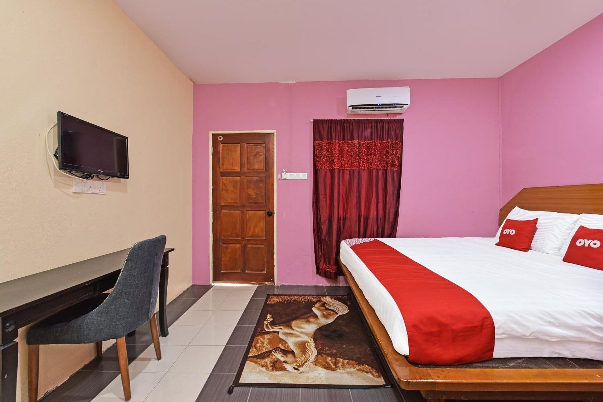 Oyo 90561 Awan Biru Motel Пантай-Ченанг Екстер'єр фото