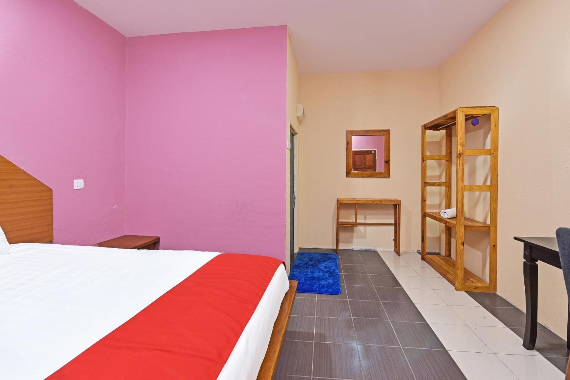 Oyo 90561 Awan Biru Motel Пантай-Ченанг Екстер'єр фото